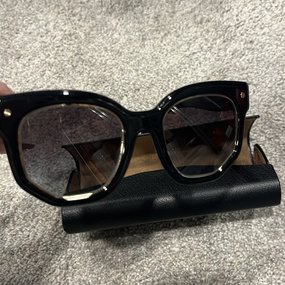 Brand new Burberry sunglasses - Picture 4 of 4